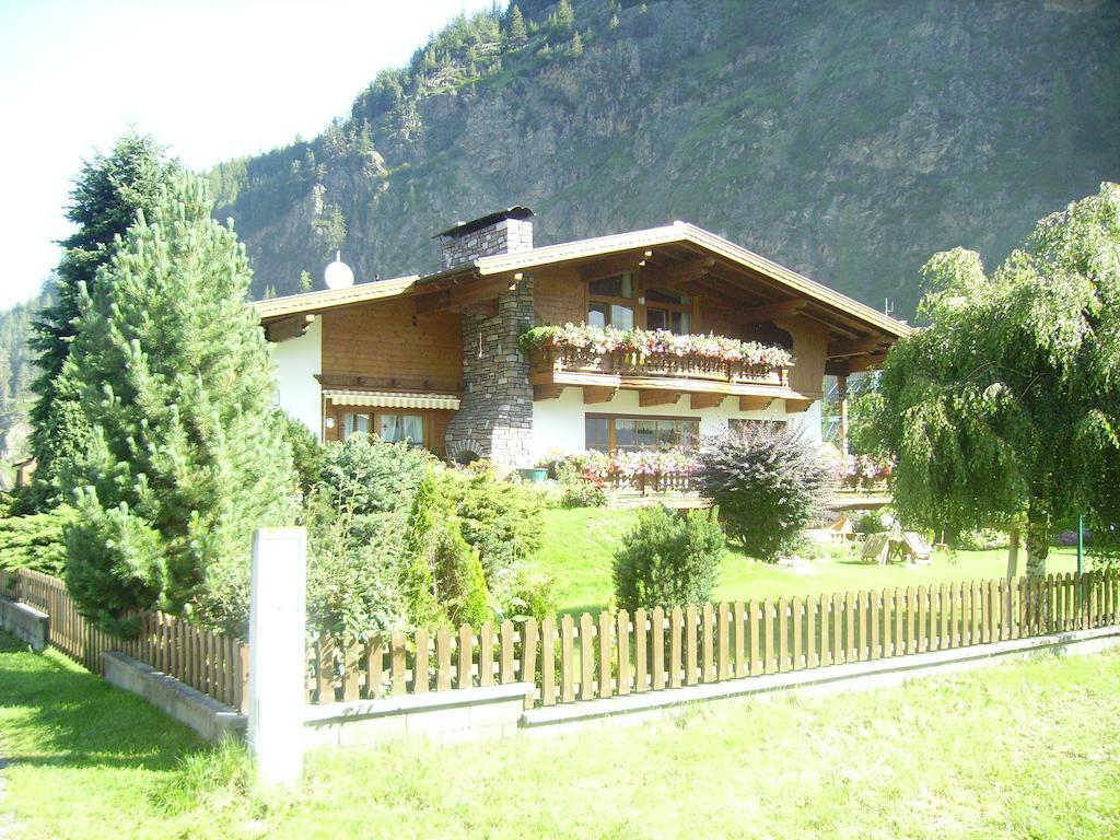 Gaestehaus Waltraud Längenfeld Kültér fotó